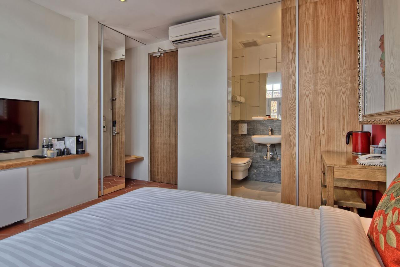 Timez Hotel Melaka Екстериор снимка